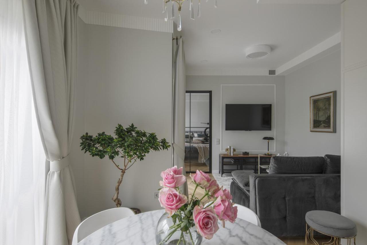 Ivis House - Classical With Balcony In Old Town *