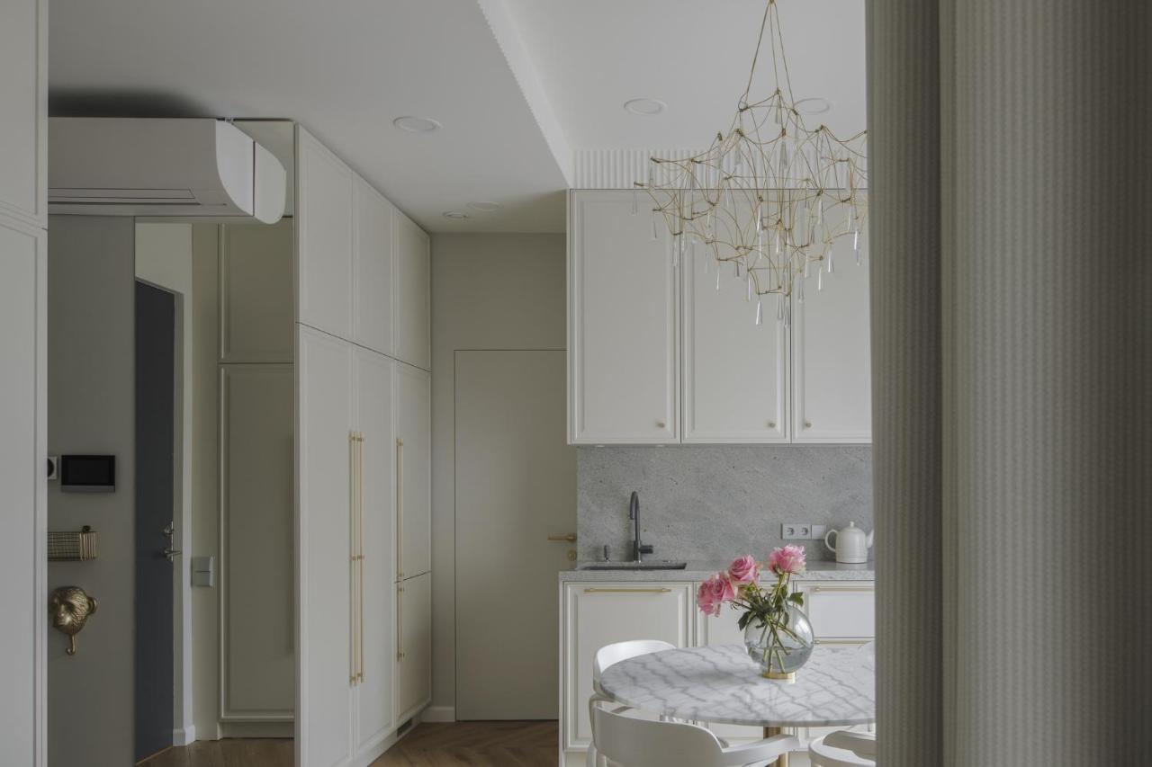 Ivis House - Classical With Balcony In Old Town Vilnius